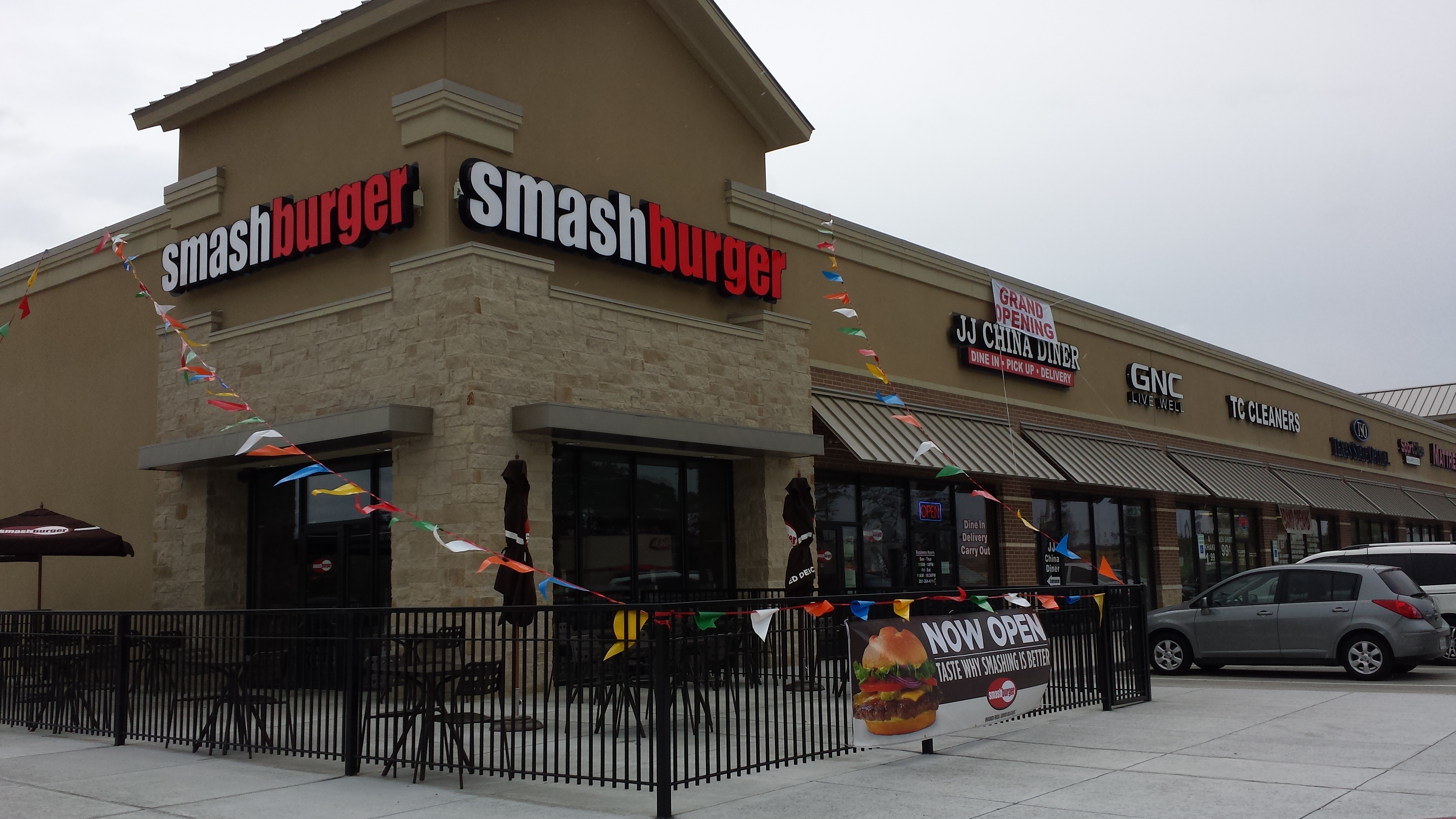 Smashburger now open in Kingwood