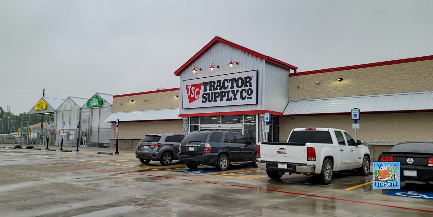 TRACTOR SUPPLY Opening soon in Crosby Huffman area